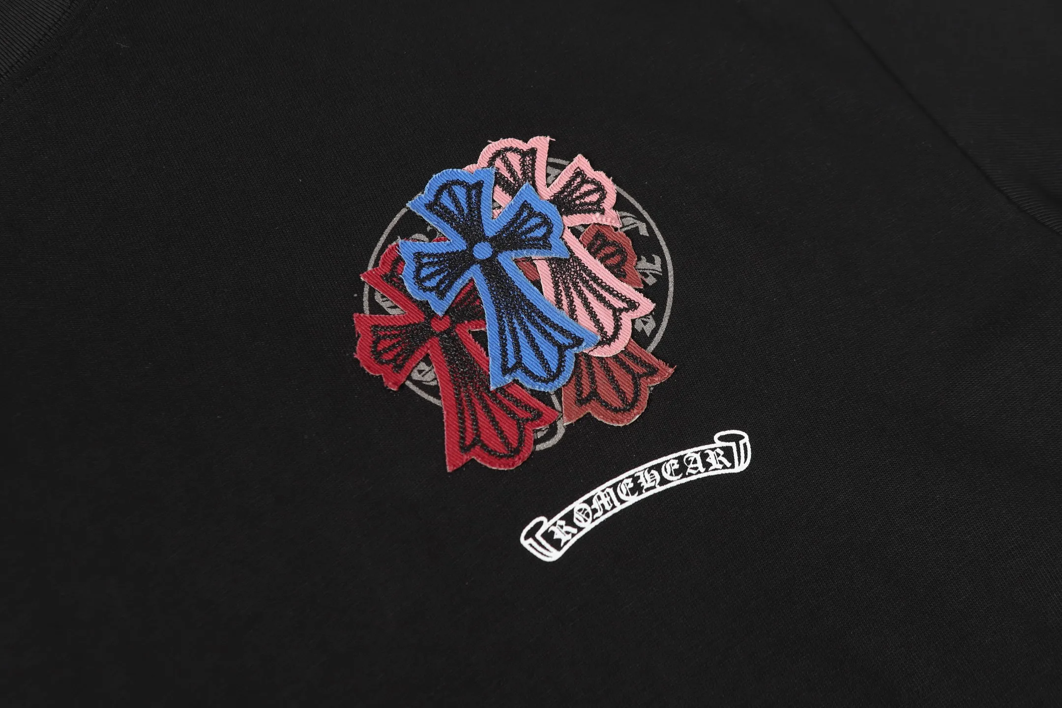 P190 Chrome Hearts CH Chrome Hearts Colorful Cross Embroidery Short Sleeve T-shirt Use imported Tajima machine embroidery, correct configuration, black 2025 Chrome Hearts transparent packaging bag, 280g custom-dyed double yarn cotton, large version, loose and stylish, different from low version, slim and long version, upper body and hip stretch, 100% commitment: top quality, not fast food, the highest version on the market, top quality - different from the ordinary versions in the market, if you care about quality You must also respect the price. Absolutely zero after-sales service. The return rate so far is 0. It’s hard not to love the style. - 280g custom-dyed double yarn fabric. - Correct high-density main mark, washed tag, hand-sewn.